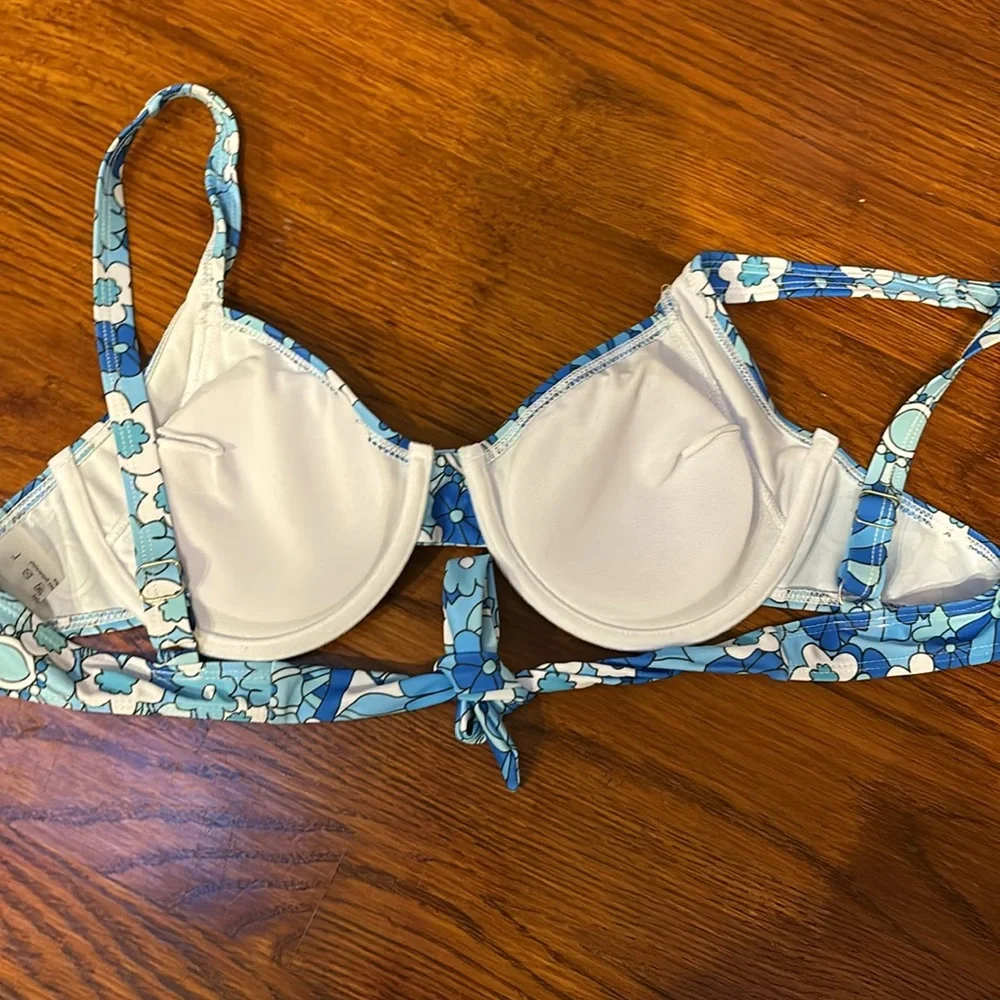 Bikini - Picture 5 of 5